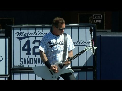 Metallica performs 'Enter Sandman' at Stadium