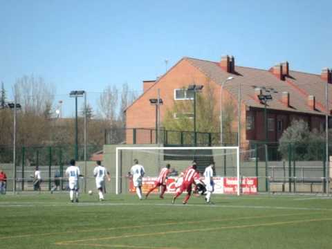 Minuto 56, Manu anota el penalty para el At. Velilla (2-1)