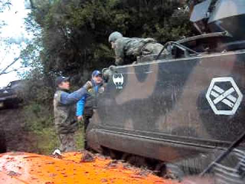 fitarelli atolo so pra ser puchado pelo tanque de guerra