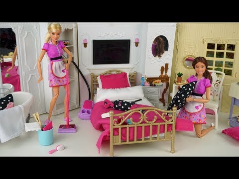Barbie Hotel Bedroom Cleaning Morning Routine - Pink Doll Bathroom