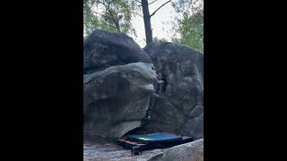 Video thumbnail of Vodka Martini, 6a (feet first). Fontainebleau