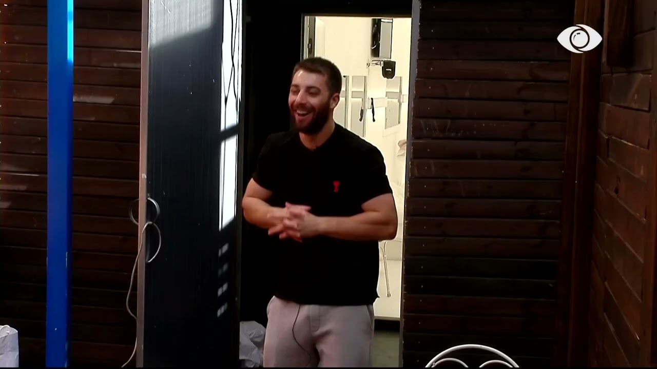 E kanë shqetësuar gjatë natës, Egla i kthehet Meritonit: Jeni ç’njerëzor