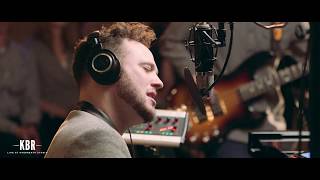 Matt Giraud // &quot;Hold Me Close&quot; (Live at Overneath)