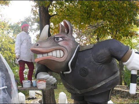 Беседка на даче. зона барбекю . скульптуры.