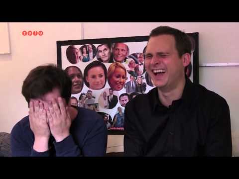 Casper Harding og Jesper Juhl bryder sammen af grin - Verden Ifølge Snake