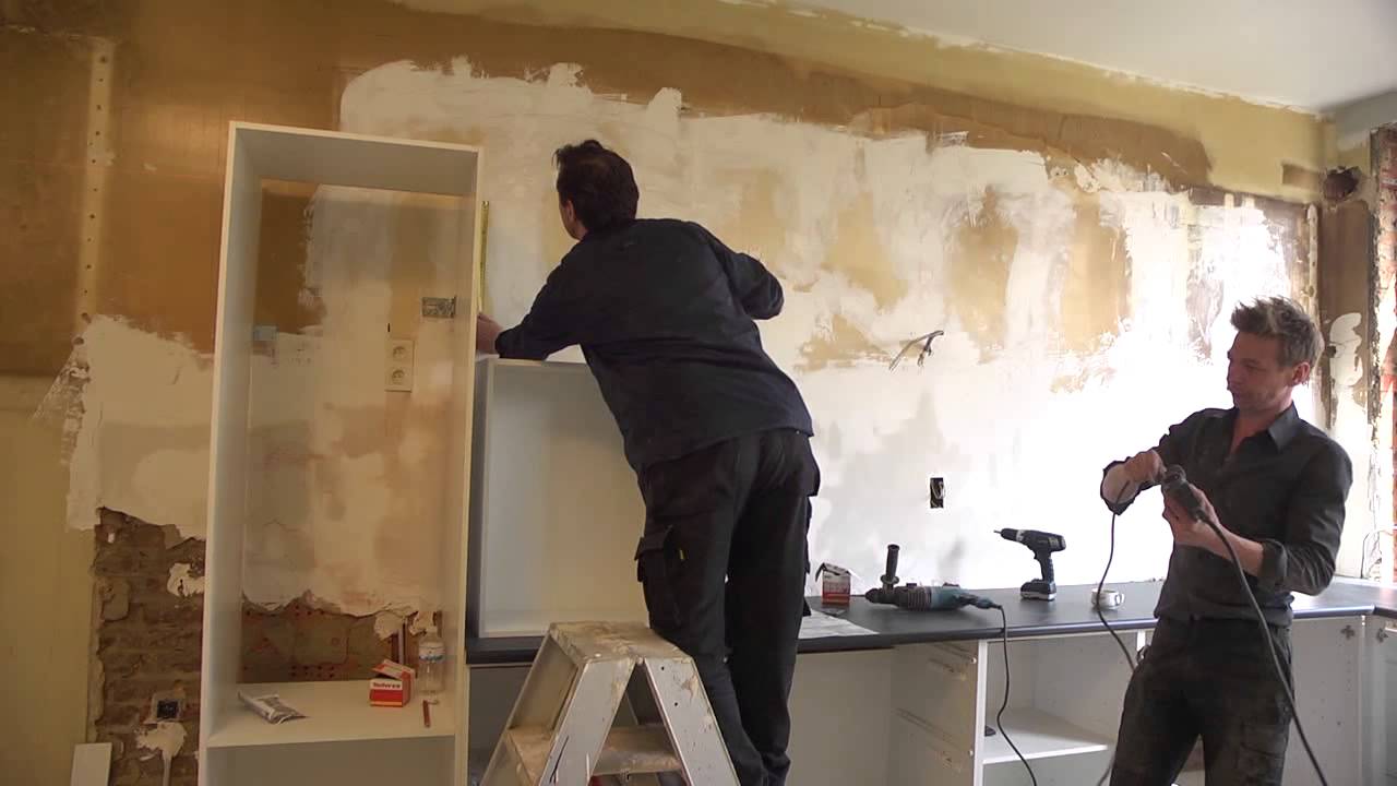 Keukenkasten en werkblad plaatsen | Klustips | GAMMA België