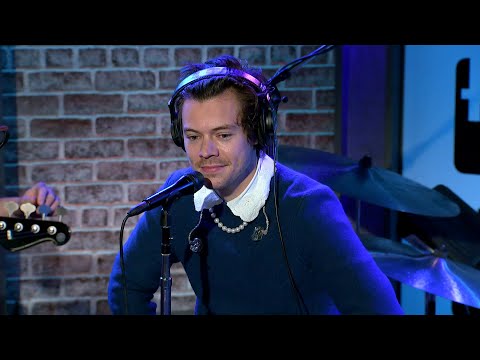 哈里-斯泰爾斯回憶了他被持刀搶劫的那一夜。 (Harry Styles Recalls the Night He Was Robbed at Knifepoint)