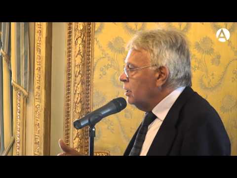 El miembro, entre otros, del Consejo Internacional del Centro Simon Peres por la Paz o el Club de Madrid, conversa sobre las relaciones de España e Iberoamérica