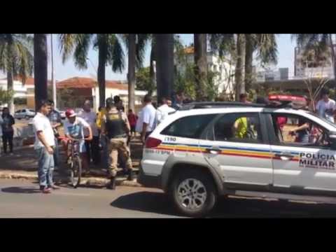 Patos Hoje - Assaltante e preso por populares após assaltar jovem no centro da cidade
