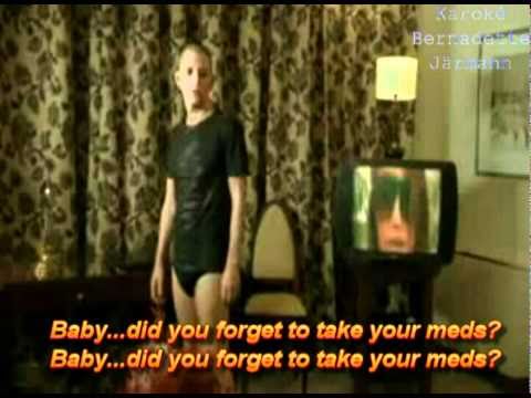 Placebo - Meds - Clip, Paroles et  Traduction situé en dessous du clip