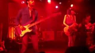 Howling Bells - Into the Chaos