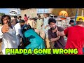 FAKE FIGHT PRANK IN COW MANDI 😱 GONE WRONG 🤬 | PHADDA | MISHKAT KHAN