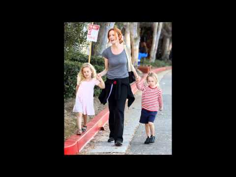 Watch lagu Images Videos Celebrity With Twin Daughters, Watch Images Celebrity With Twin Daughters free Watchn, video klip Celebrity With Twin Daughters