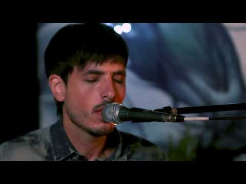 Tocamos en Casa // JUANITO EL CANTOR  - "BOLERO"