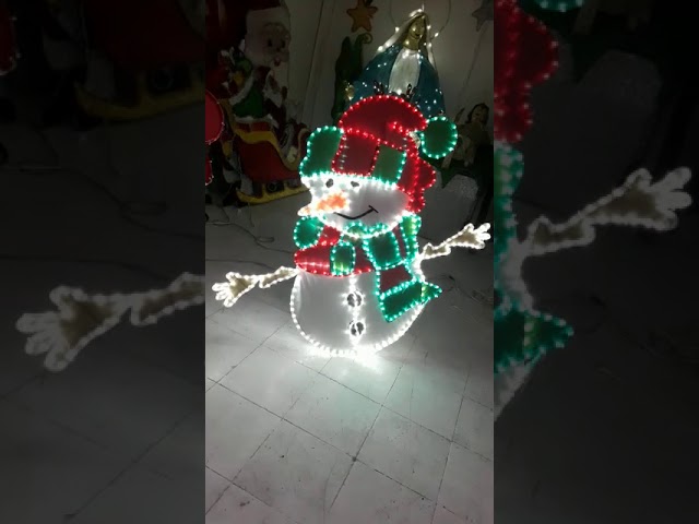 Vídeo relacionado con TOPPERFUN Abrigo de Piel Sintética Luces LED para Mujer para Escenarios Navideños Discotecas y Fiestas Tallas Grandes Abrigo de Piel Luces Brillantes