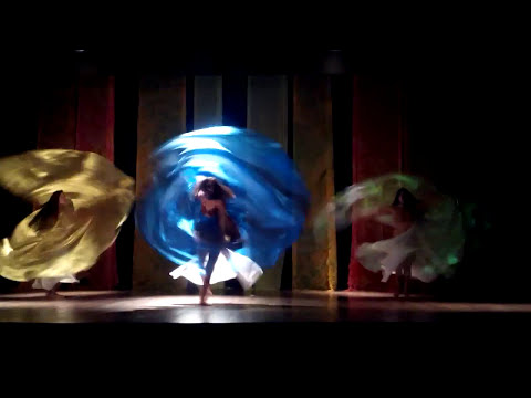 Academia Naja Bellydance ( Fusion) Musica Min Gheir Leh). Alas de isis, velos, abanicos y candelabro