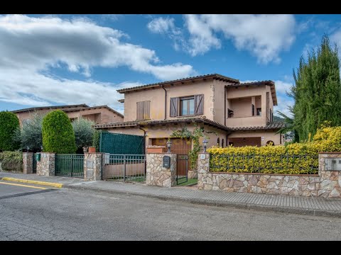 Casa adosada en Calonge, Mas Barceló, 3 dormitorios, reformada, jardín y garaje.