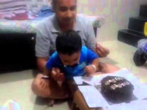 Baby Dhruvil Cutting Annivasary cake with parents