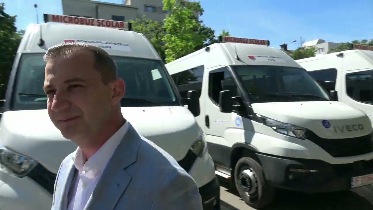Microbuze școlare Timiș predate beneficiarilor
