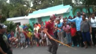 Enrique Iglesias jugando vitilla