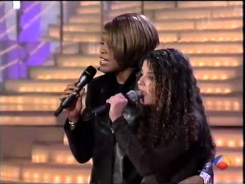 Whitney Houston canta con una fan en sorpresa sorpresa