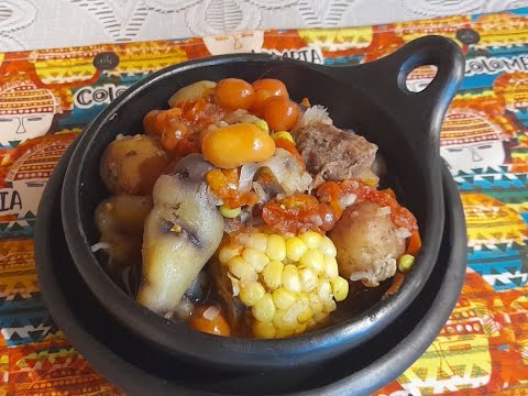 Cocido Boyacense en Horno Holandés. Comida Típica Colombiana, Región Cundi Boyacense