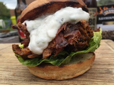 Pulled lamb burger with garlic dip - english Grill- and BBQ-Recipe - 0815BBQ