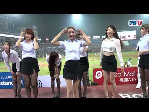 04/28 中信 VS 樂天 中場，Rakuten Girls穿上OL裝，為上班族趴帶來精彩的舞蹈表演