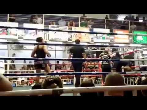 Martina stinder ( Linglom muaythai ) won Anna Russless fighthing at bangla staybium