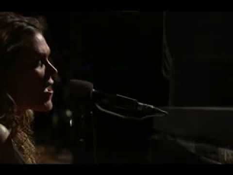 Miniatura de YouTube - Crashing Down