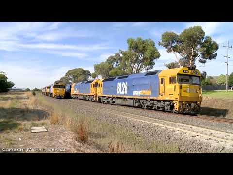 7731V Grain Train Passes 82 Class Diesel Locomotives (14/4/2022) - PoathTV Australian Railways