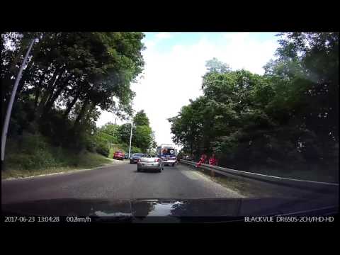 Samochód spadł z serpentyny Gdynia Pogórze