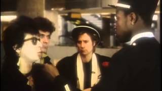 Johnny Thunders through the airport