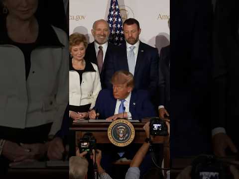 Trump signs executive order for AI-powered government website