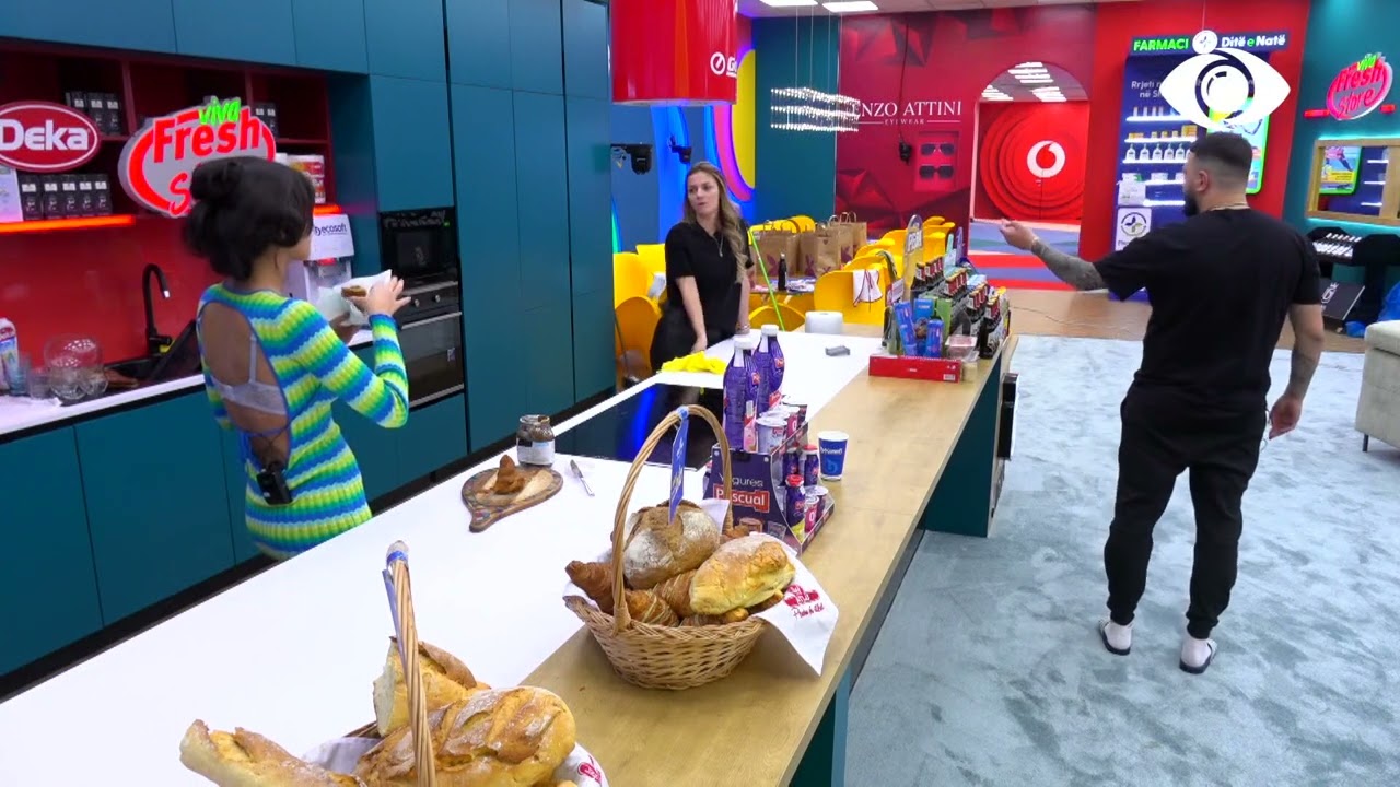 Lorenci përqafon Jorin/ Nita: Jori pëlqen djemtë nevrik!