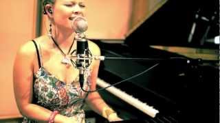 Yvi Szoncso - Corcovado (A. C. Jobim - acoustic live cover - Bader Studio Sessions I)