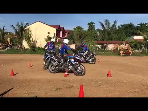 GS Trophy Exercise full lock turn