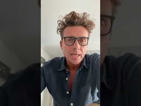 Angelo Pintus • Il Premier Conte e le scuole •