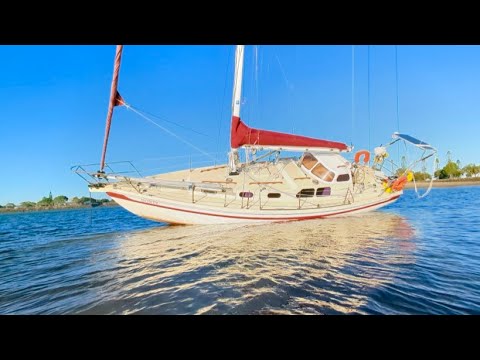 Grounded at Burnett Heads: A Sleepless Night, Low Tide Drama & a Muddy Escape Day 115 Sailing Doxie