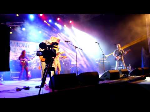 Zluty pes - Zustan klidna [live @ Jindrichuv Hradec, 2015]