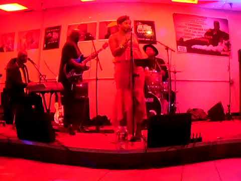 Aretta & The Review Band c/o G'Wiz its Christmas (live) @ Carmichael's