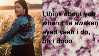 Selina Mour &quot;Hold Me&quot;-lyrics