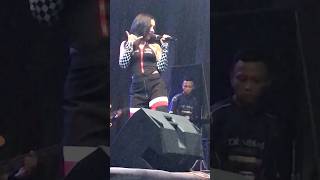 Download lagu Lala Widy : Gara gara sebotol ( live di Bali ). mp3