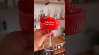 The Most Perfect Strawberry Daiquiri | 4 Ingredients #recipe #cocktail #mixologist #daiquiri