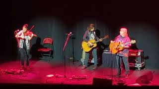Indigo Girls - The Wood Song (2022-12-03 New London, CT)