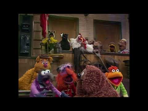 The Muppet Show - 502: Loretta Swit - UK Spot: “Auld Lang Syne/“She’s a Jolly Good Porker” (1980)