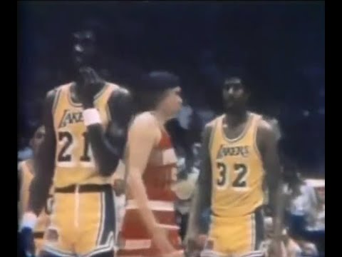Magic Johnson's Airball Ends Lakers Season (1981 Playoffs vs. Rockets)