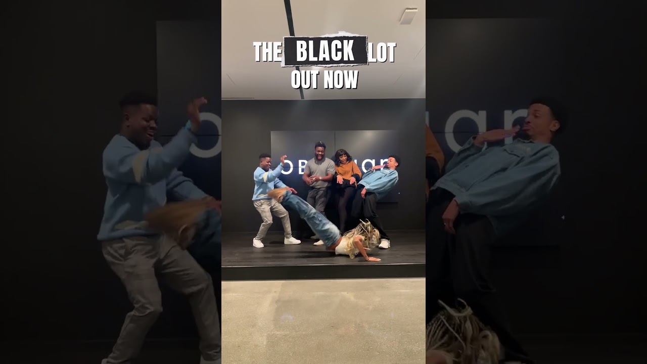 ATTN: We're having a champagne and seafood boil party at the office 🍾