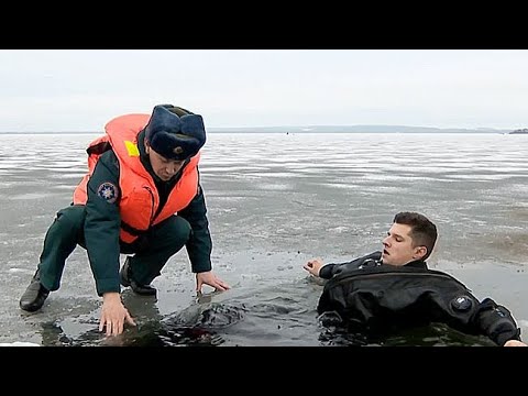 Опасный лёд: сотрудники ОСВОД продолжают работу на водоёмах Минска. Панорама
