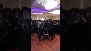 Download lagu Bobover Rebbe Dances At The Wedding Of An Orphan - tammuz 5783 mp3